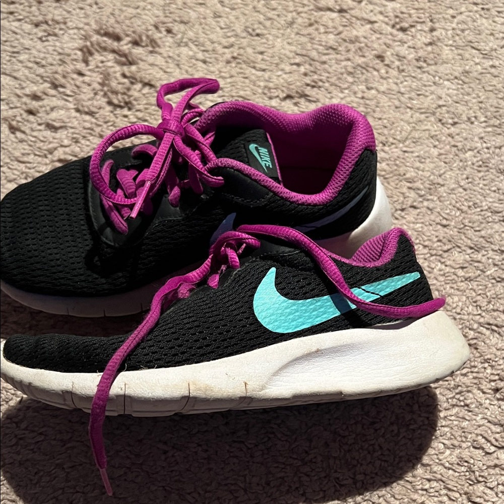 Nike Kids Black and Teal Sneakers